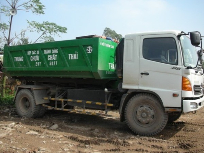 Xe chuyên dùng Hooklift chuyên chở rác thải sinh hoạt trên địa bàn thành phố. (Ảnh: Hùng Võ/Vietnam+)